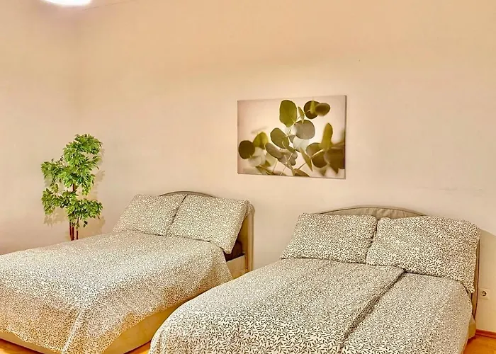 100 M2 Near Metro & Center Apartman Bécs