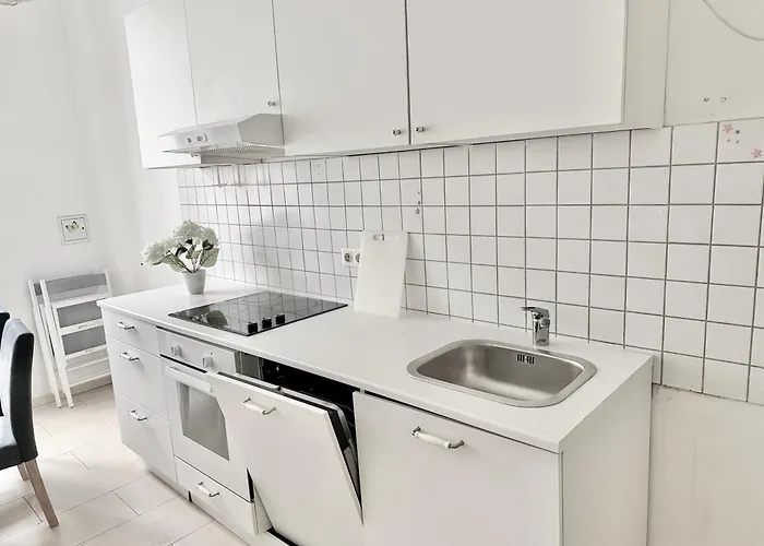 100 M2 Near Metro & Center Apartman
