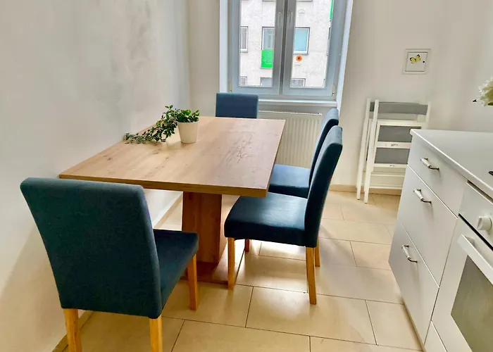 100 M2 Near Metro & Center *
